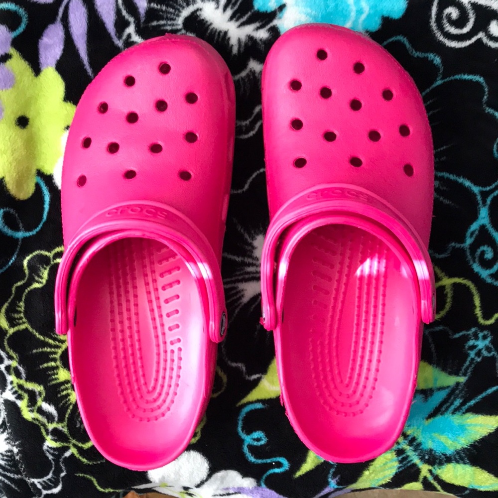 neon pink crocs: size 11 women 10 men